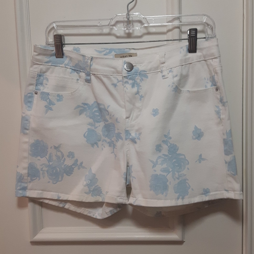 🛍️  rose shorts